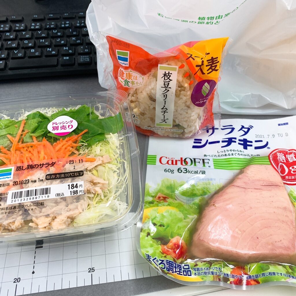 忙しいOLのコンビニ昼ごはん